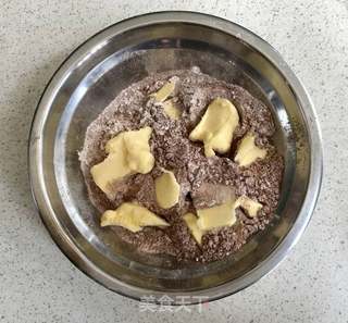 巧克力酥皮泡芙的做法步骤:2