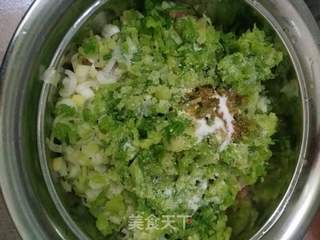 芹菜猪肉水饺的做法步骤:11