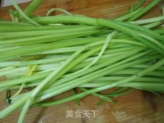 猪肉芹菜煎饺的做法步骤:4