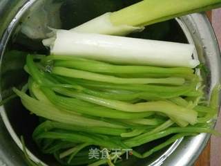 猪肉芹菜煎饺的做法步骤:5