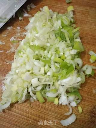 猪肉芹菜煎饺的做法步骤:7