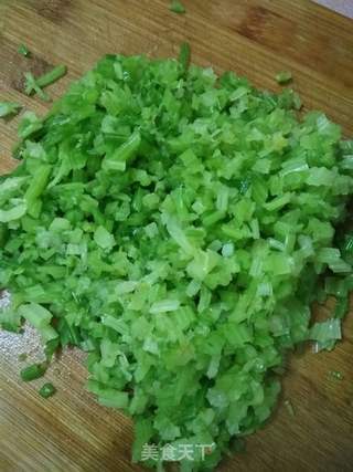 猪肉芹菜煎饺的做法步骤:9