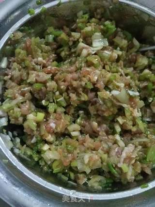 猪肉芹菜煎饺的做法步骤:10