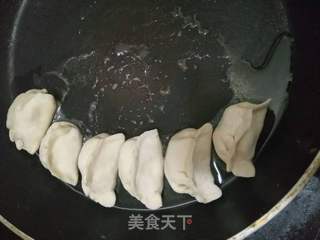 猪肉芹菜煎饺的做法步骤：14