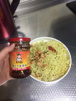 老干妈拌面的做法步骤：7
