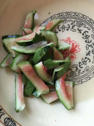 西瓜皮咸菜的做法步骤:2