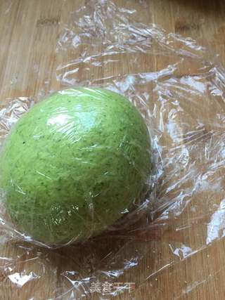 红油手擀菠菜面的做法步骤：3