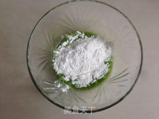 菠菜戚风蛋糕的做法步骤:4