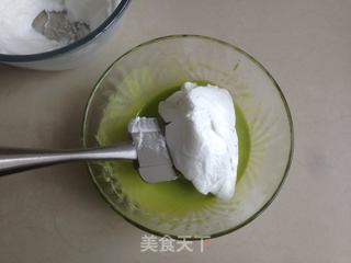 菠菜戚风蛋糕的做法步骤:9