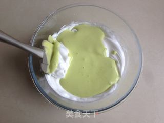 菠菜戚风蛋糕的做法步骤:10