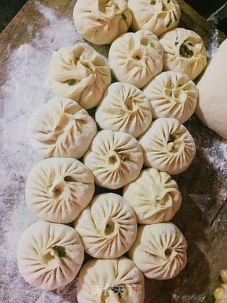 包子 韭菜红薯粉鸡蛋包子的做法步骤:8