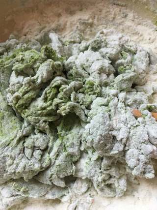 翡翠白菜海参肉饺的做法步骤:2