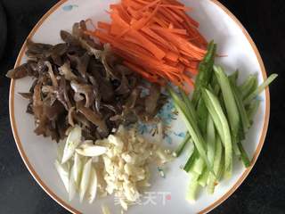 鱼香肉丝的做法步骤：3