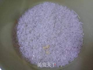 电饭煲腊味糯米饭的做法步骤：4