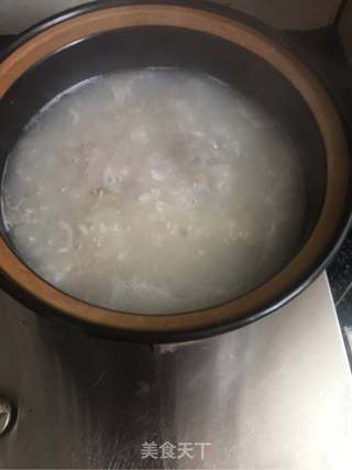 排骨干鱿鱼瑶柱砂锅粥的做法步骤:4