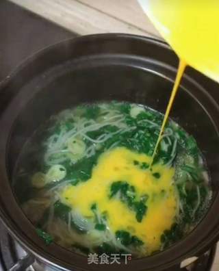 菠菜鸡蛋面的做法步骤：4