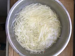 酸辣土豆丝的做法步骤:2
