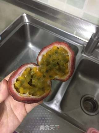 百香果冰格的做法步骤：2