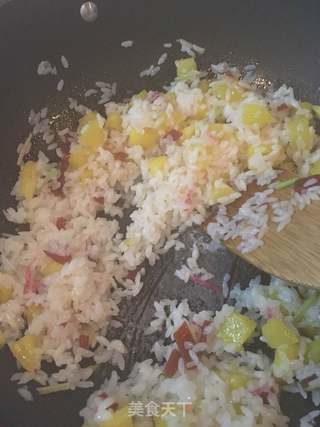 冰糖菠萝炒饭的做法步骤:12