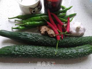 秘制腌黄瓜的做法步骤:2