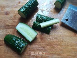 秘制腌黄瓜的做法步骤:3