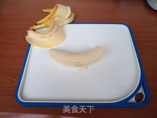 香蕉奶昔 的做法步骤：2