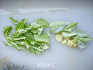 辣椒炒牛肉的做法步骤:2