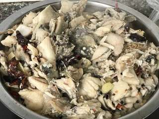 大盆酸菜鱼的做法步骤:7