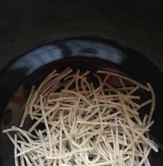 芸豆粉条肉包的做法步骤:2