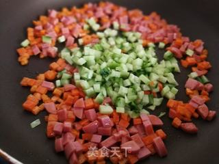 菠萝炒饭的做法步骤:11