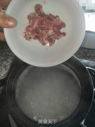 皮蛋瘦肉粥的做法步骤:5