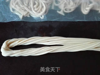 手擀长寿面的做法步骤:7