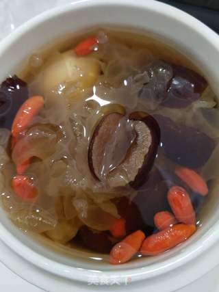 鹌鹑蛋炖红枣银耳雪莲子的做法步骤:5