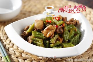 川辣苦瓜炖鸡块的做法步骤:9