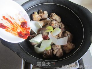 川辣苦瓜炖鸡块的做法步骤:3
