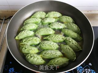 荠菜煎饺的做法步骤：12