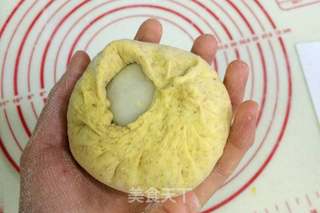 南瓜麻薯软欧包的做法步骤:16