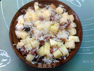 腊肉土豆蒸饭的做法步骤:4