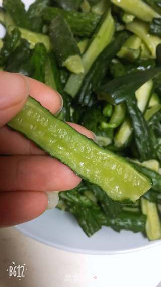 腌黄瓜(脆皮黄瓜)的做法步骤:2