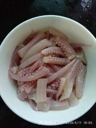 肉片鱿鱼须的做法步骤:2