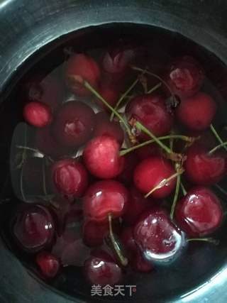 车厘子芒果汁的做法步骤:2