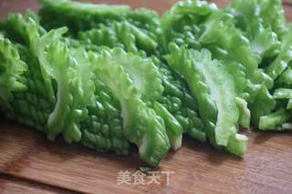 苦瓜蜂蜜汁的做法步骤:2