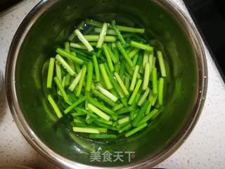 蒜苔炒五香豆干的做法步骤:3