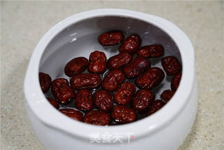 牛奶红枣炖燕窝的做法步骤:2