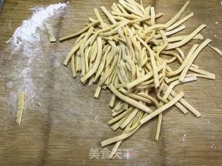 蔓越莓牛扎沙琪玛的做法步骤:2