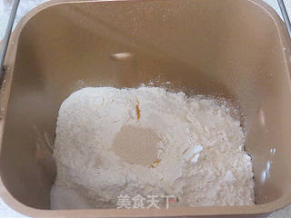 花样面点之【南瓜蝴蝶花卷】的做法步骤:3