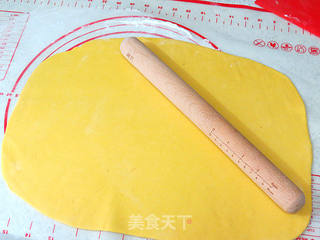 花样面点之【南瓜蝴蝶花卷】的做法步骤:8