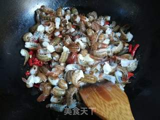 麻辣虾尾的做法步骤:7