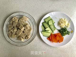 凉拌烤麸的做法步骤:2