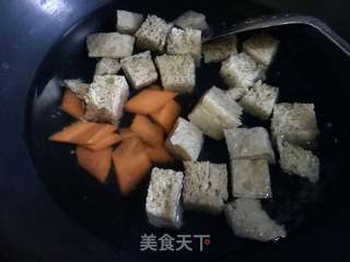 凉拌烤麸的做法步骤:4